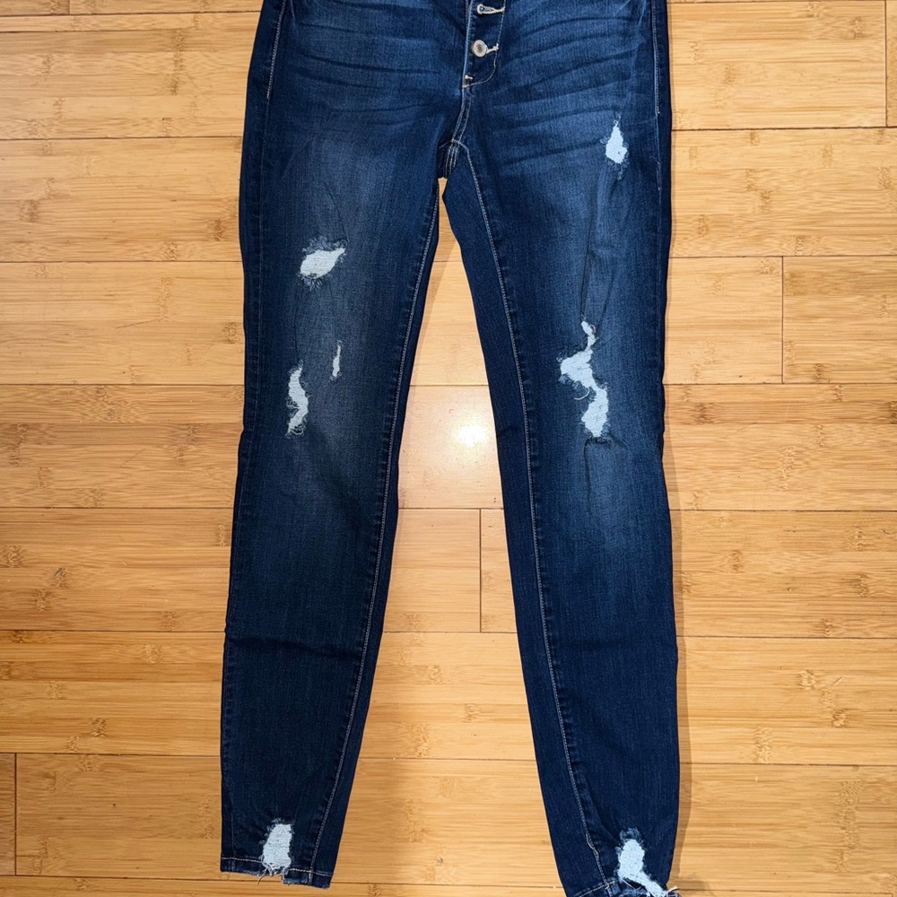 Women's Distressed Blue Jeans Kancan size 9❤️❤️